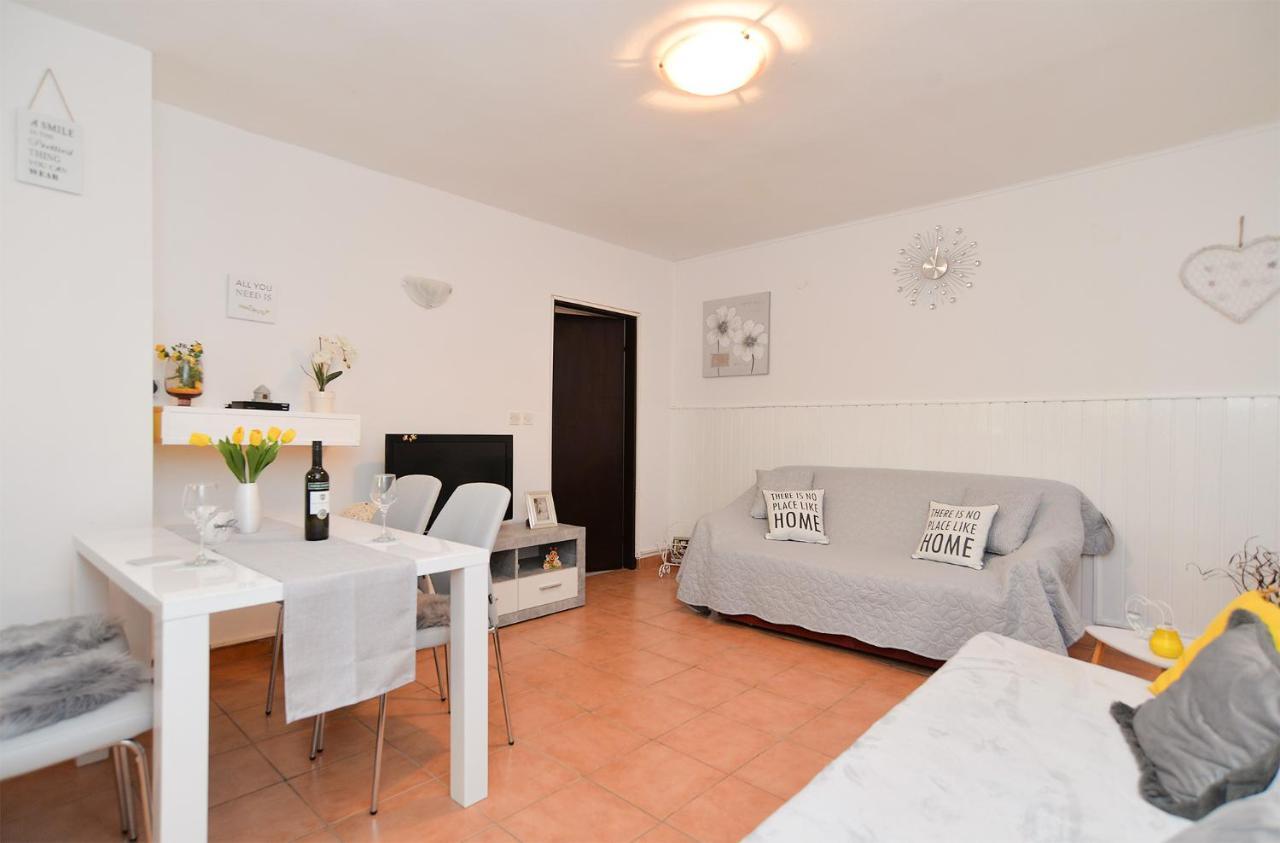 Apartment Dulijana 2042 Pula Buitenkant foto