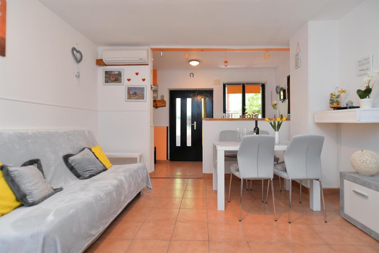 Apartment Dulijana 2042 Pula Buitenkant foto