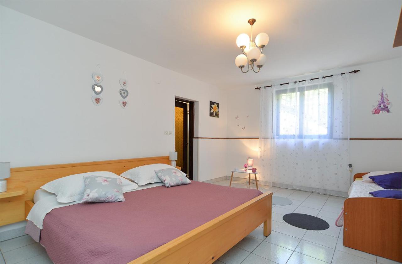Apartment Dulijana 2042 Pula Buitenkant foto