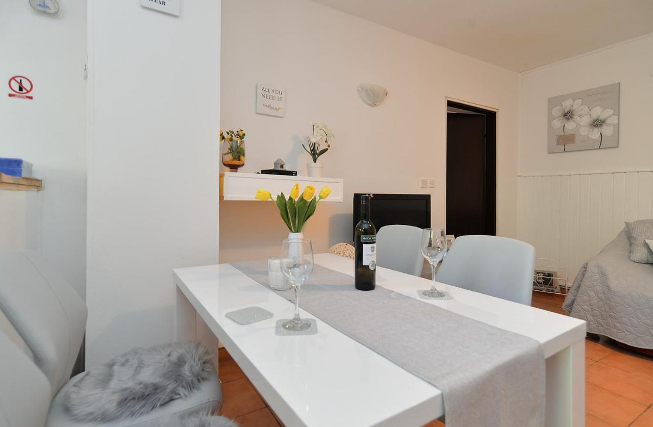 Apartment Dulijana 2042 Pula Buitenkant foto